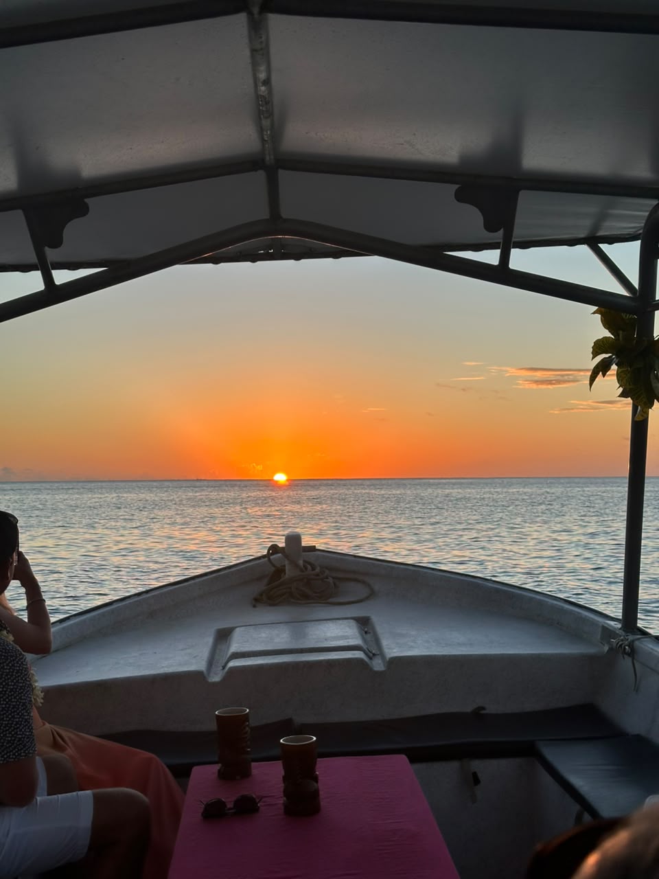 Coucher de soleil depuis le bateau Heremana Tours